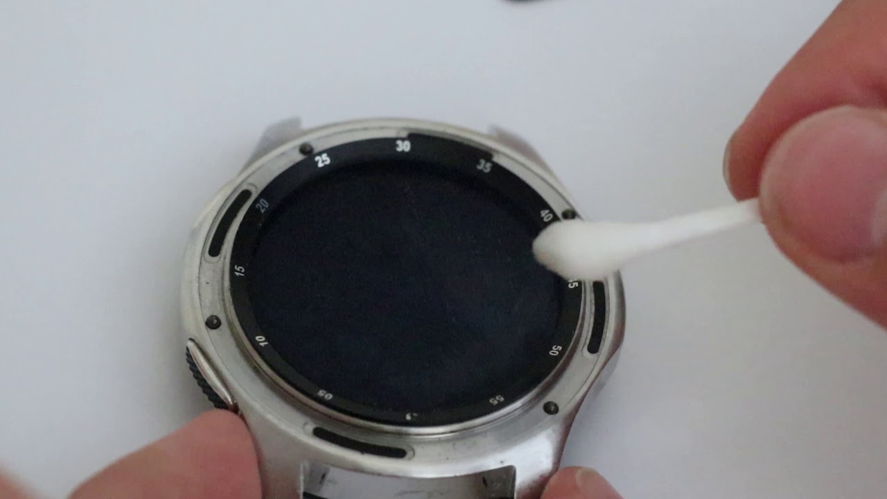 How To Clean Your Galaxy Watch