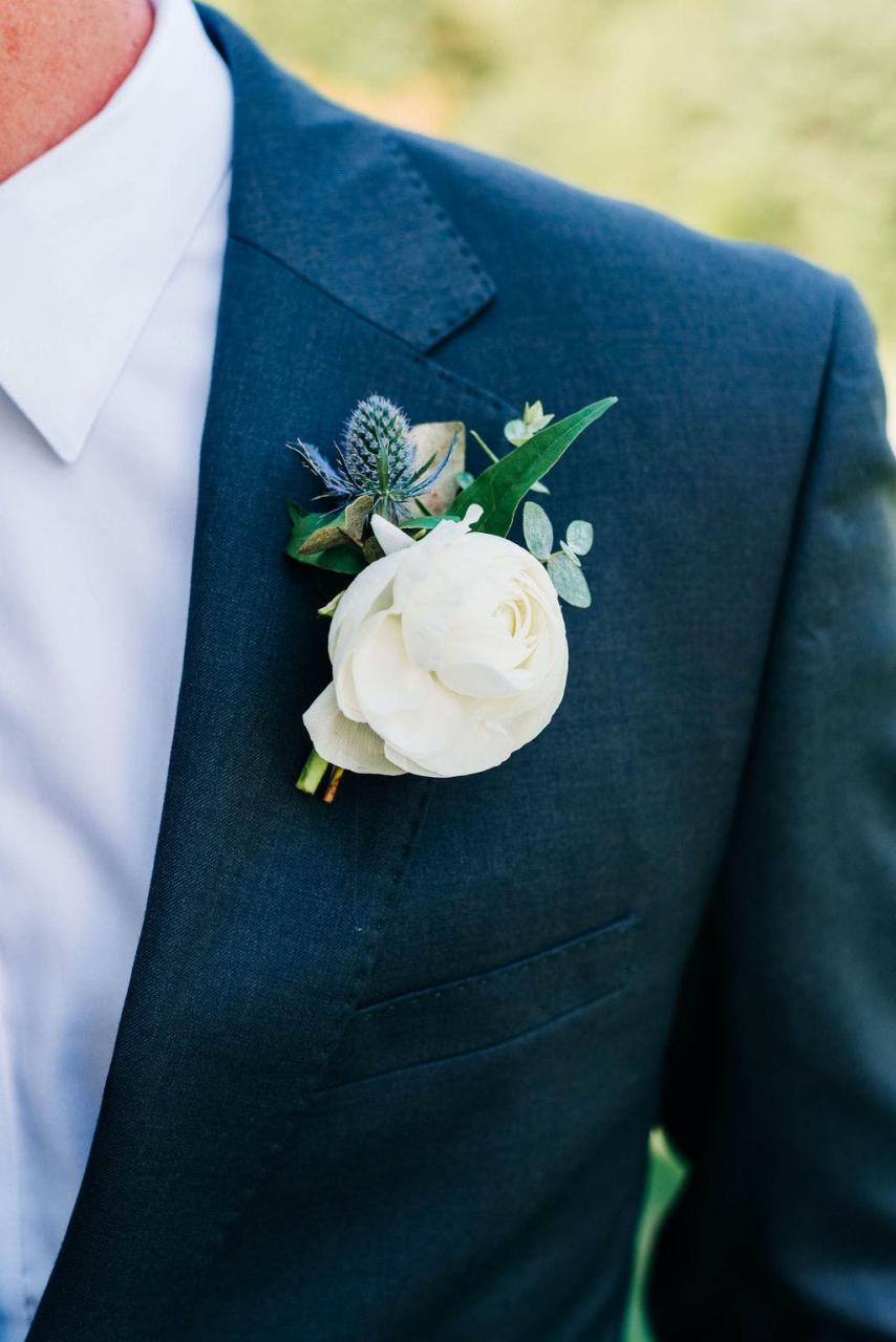 How To Pin A Boutonniere In 3 Easy Steps | Suitshop