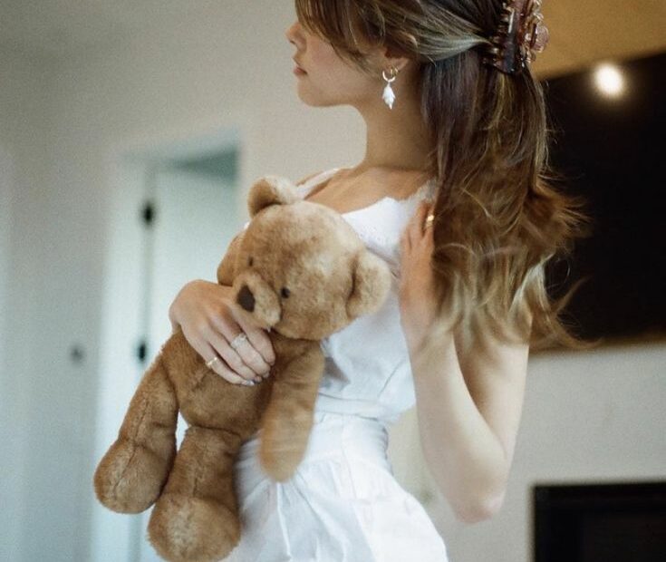 Madison Beer, Cute Teddy Photoshoot | Madison Beer Photoshoot, Madison Beer  Instagram, Maddison Beer