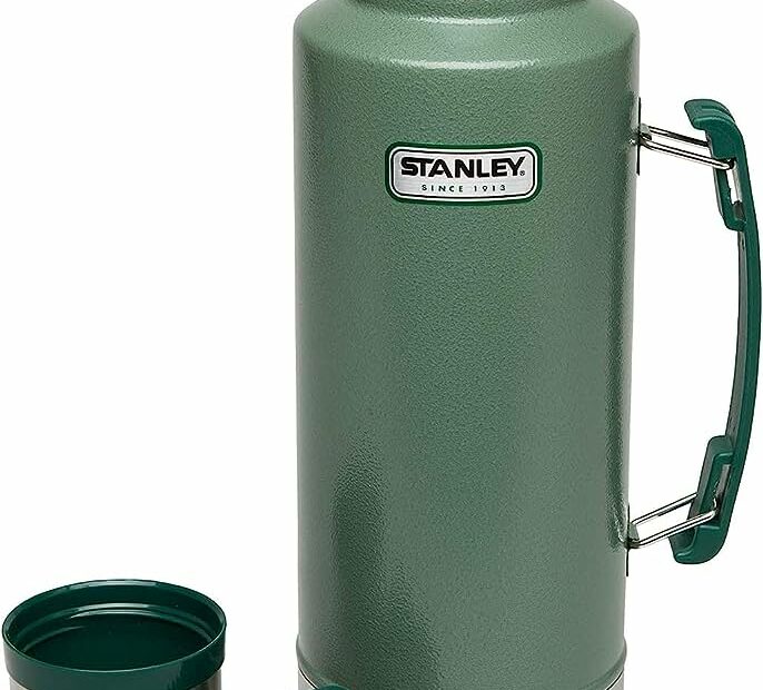 Stanley 10-01289-035 Classic Vacuum Insulated Thermos Bottle, Hammertone  Green, 2 Quart : Amazon.Ca: Home