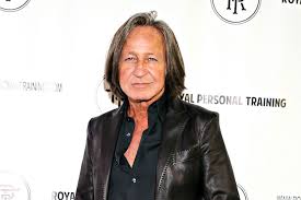 Is Lisa Vanderpump Friends With Mohamed Hadid? | The Daily Dish