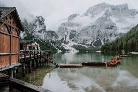 Lago Di Braies: Tips For Visiting This Beautiful Lake! (Dolomites)